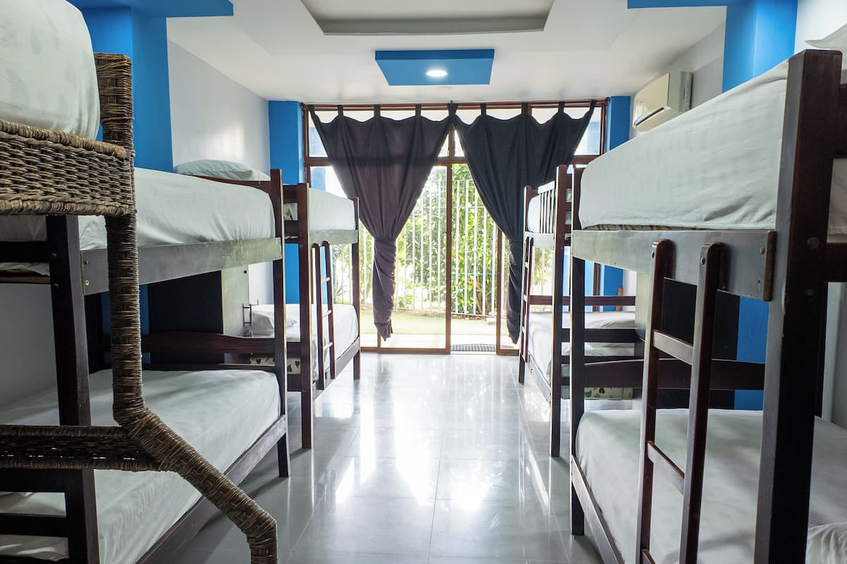 Soundproofing, free WiFi, bed sheets