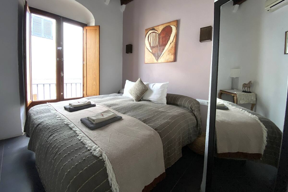 Luxury Double Room, 1 Queen Bed, Balcony, City View | In-room safe, blackout curtains, free WiFi
