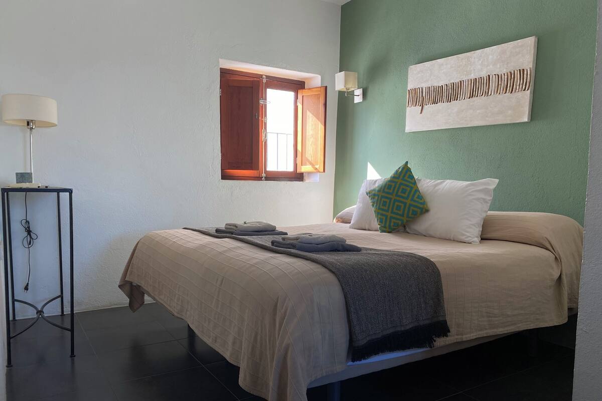 Triple Room, Lake View | In-room safe, blackout curtains, free WiFi