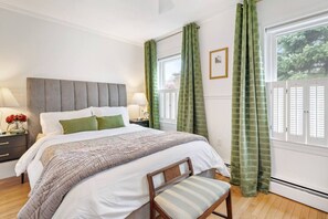 2 bedrooms, desk, iron/ironing board, travel crib