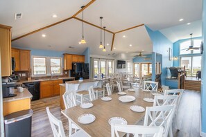 Dining - Aqua Palooza 🌊 Semi-Oceanfront  🏖️Pool & Hot Tub 💦 Elevator ⬆️ Pet Friendly🐕 (Nags Head)
