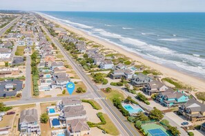 On the beach - Aqua Palooza    🌊 Semi-Oceanfront 🏖️Pool & Hot Tub 💦 Elevator ⬆️ Pet Friendly🐕 (Nags Head)