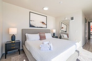 2 Schlafzimmer, Schreibtisch, Bügeleisen/Bügelbrett, WLAN