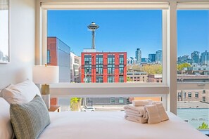 Skrivebord, strykejern/-brett og wi-fi