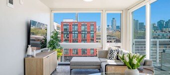 2BR Apt Panoramic Seattle Views | Private Balcony