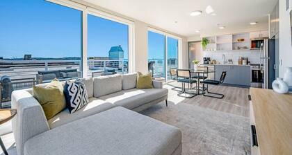 2BR Apt Panoramic Seattle Views | Private Balcony