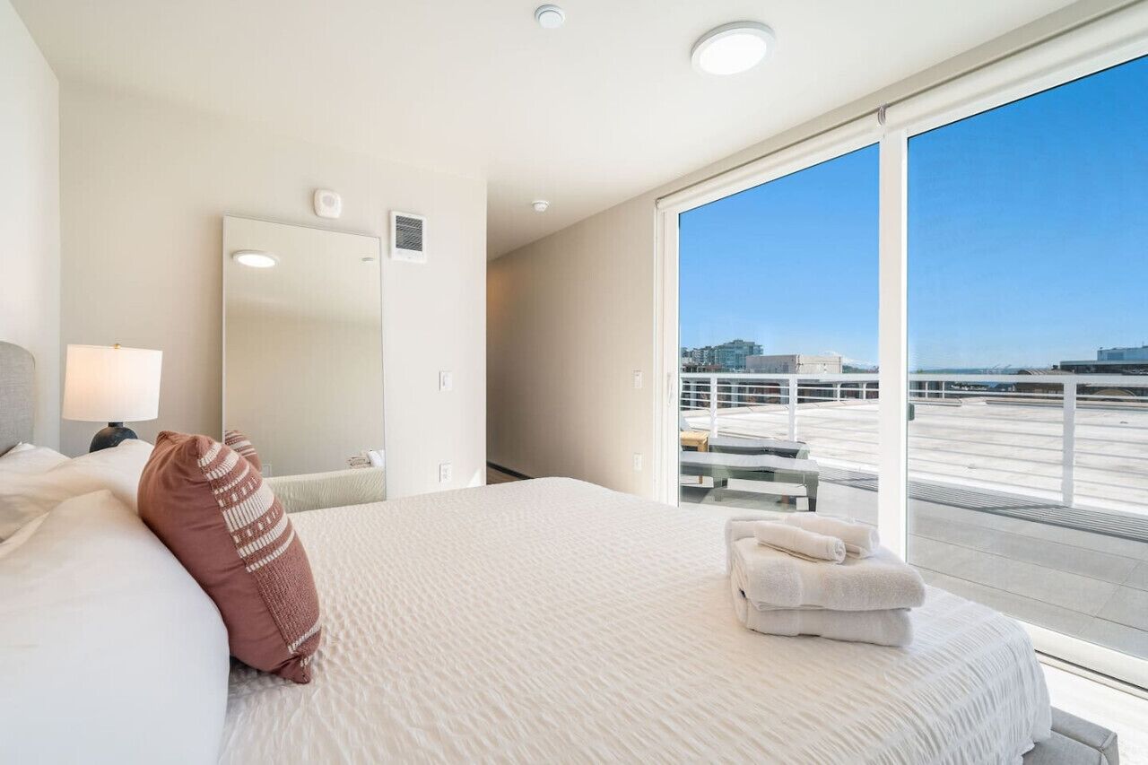 Desk, iron/ironing board, WiFi