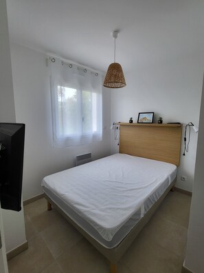 2 bedrooms, free WiFi, bed sheets - Spacious and cosy T3 - walking distance to the beach - swimming pool (Linguizzetta)