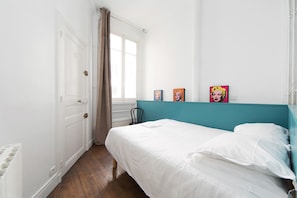 1 habitación, escritorio, tabla de planchar con plancha y wifi gratis