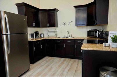 Delva’s Place-Gated 3 bedroom - Pet Friendly