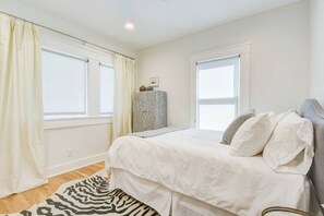 3 bedrooms, desk, WiFi