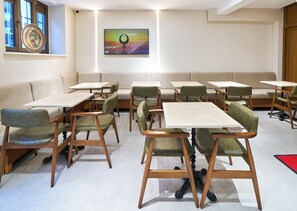 Dagelijks ontbijtbuffet inbegrepen