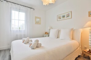 3 bedrooms, iron/ironing board, WiFi, bed sheets