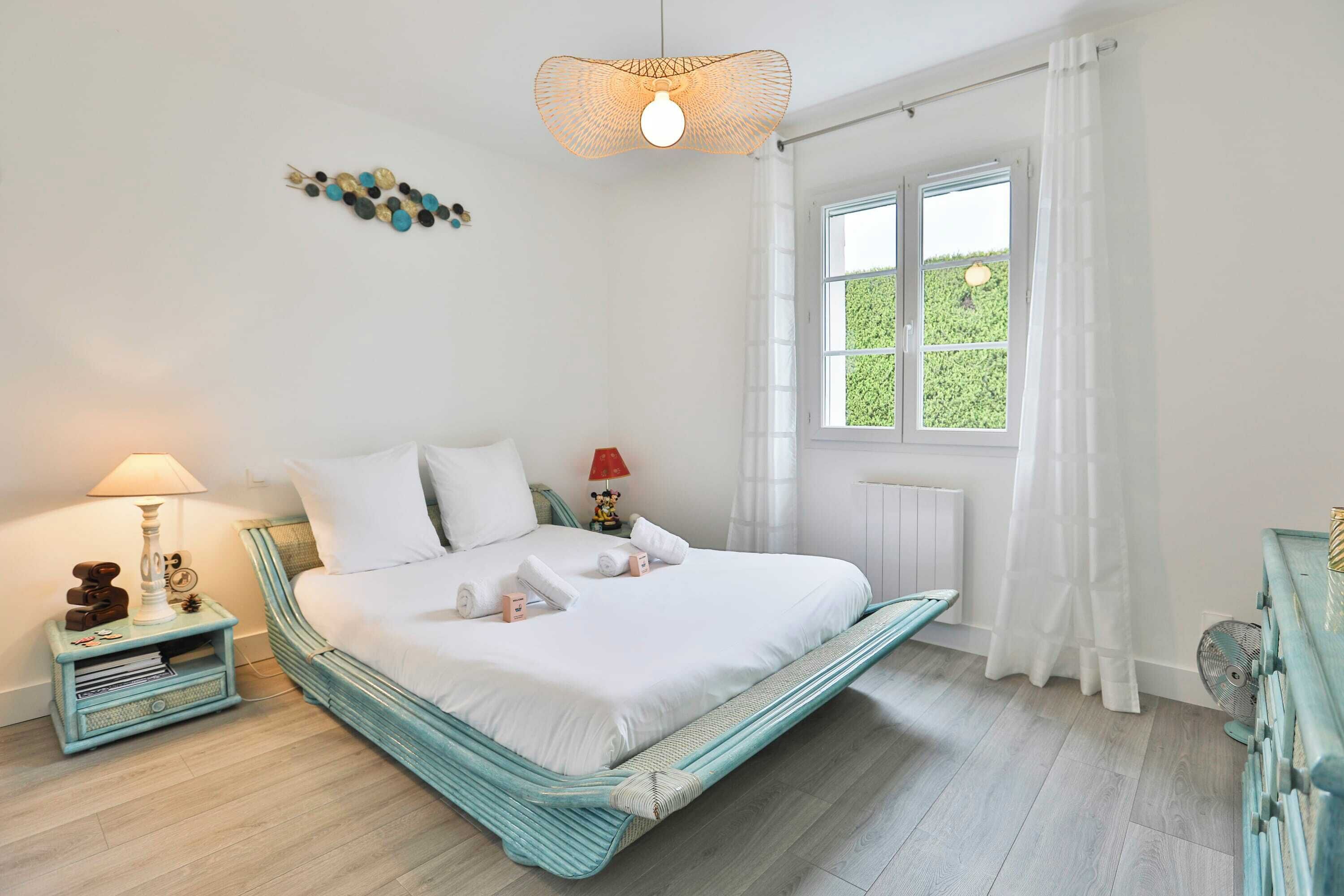 3 chambres, fer et planche à repasser, Wi-Fi, draps fournis