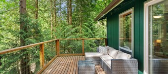Evergreen Cabin- serene getaway close to mountain biking, hiking & skiing