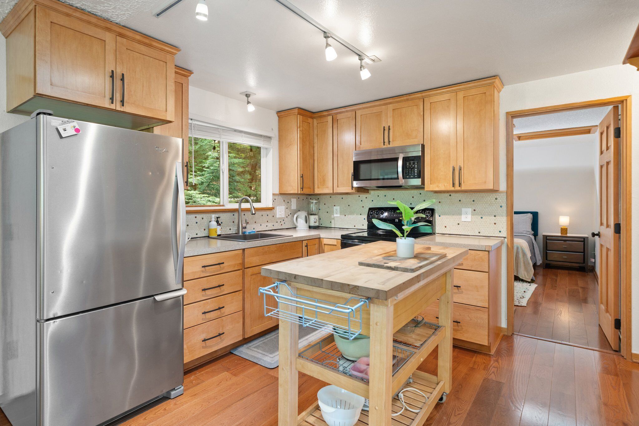 冰箱、微波炉、烤箱、炉灶