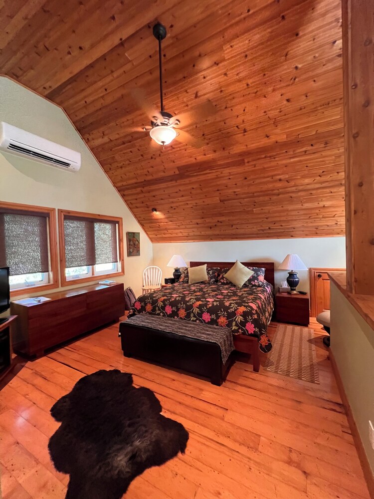 Bruce Lake Lodge 5 bedroom cottage in Muskoka Vrbo