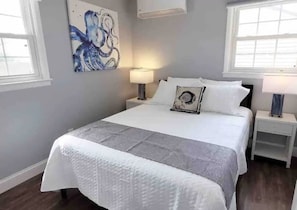 4 bedrooms, iron/ironing board, WiFi, bed sheets