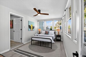 4 soveværelser, skrivebord, strygejern/strygebræt, weekendseng