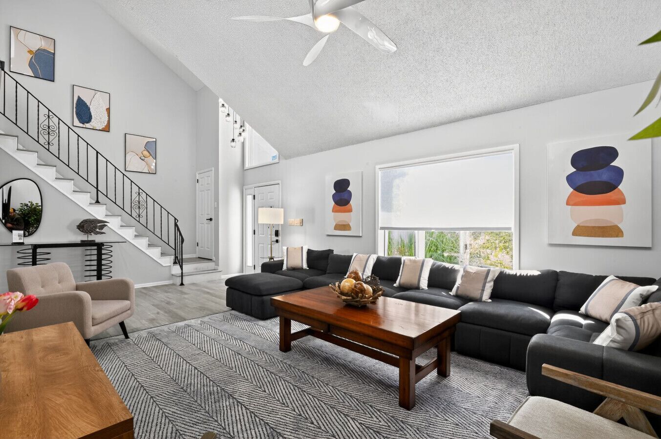 Televisión y chimenea 