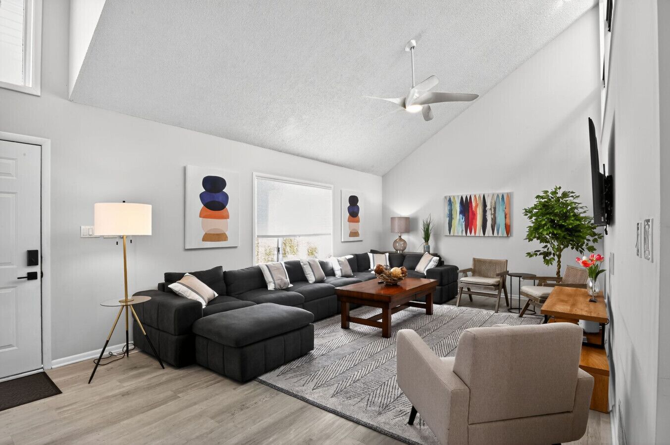 Televisión y chimenea 