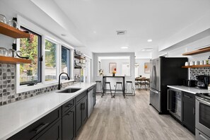 冰箱、微波炉、烤箱、炉灶