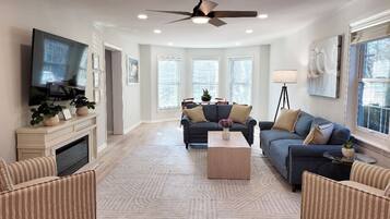 Smart TV, fireplace
