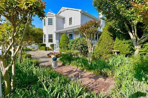 Tranquil Gardens Cape May Private Beach Steps Away