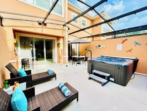 Terrace/patio - 8 Minutes to Disney AMAZING Vacation House Private Heated HotTub Relaxing Resort (Kissimmee)