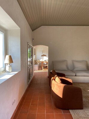 Interior - Casa da Pergola - Vila de Design de Praia Piscina Privada (Santo André)