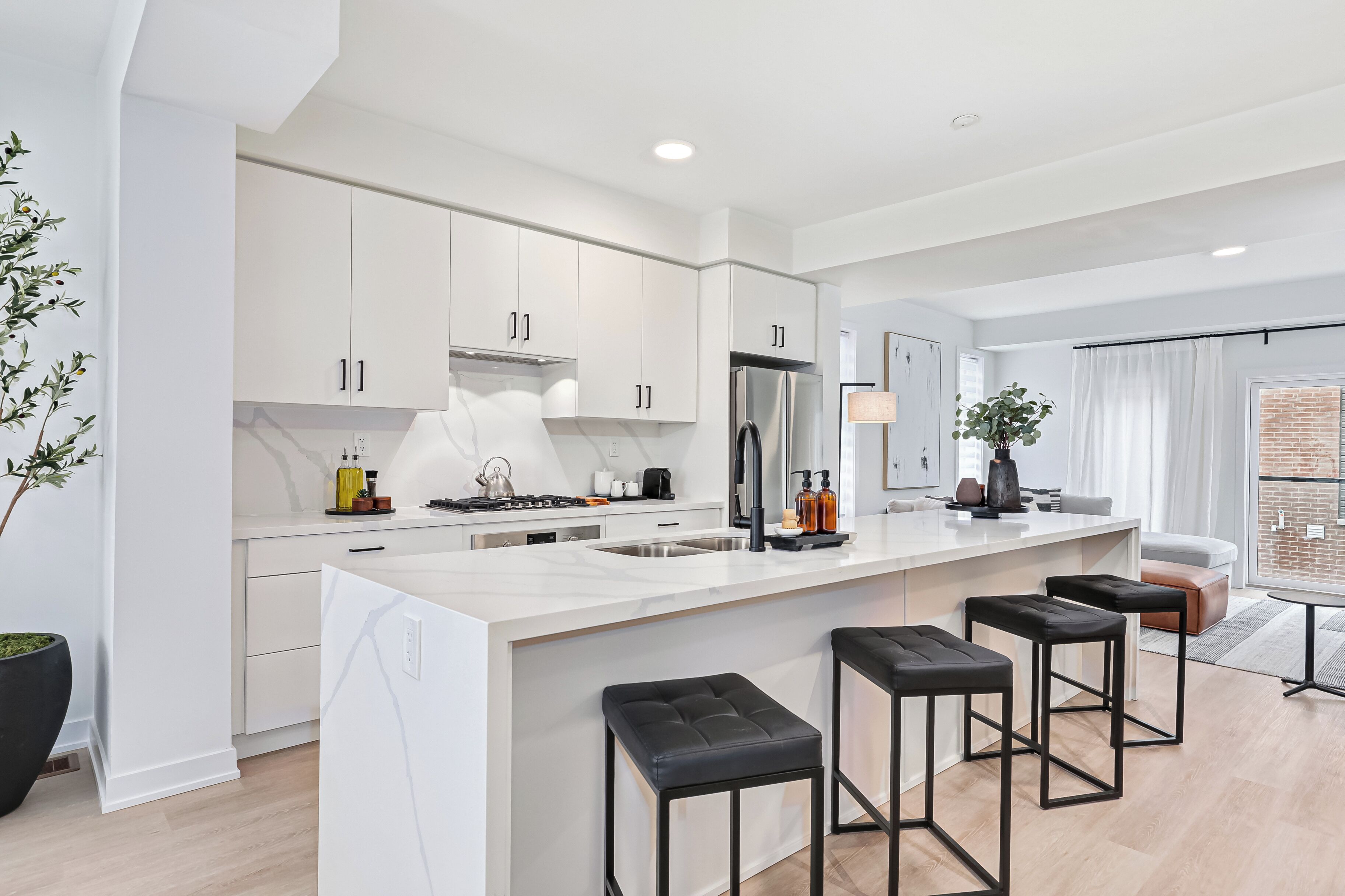 冰箱、微波炉、烤箱、炉灶