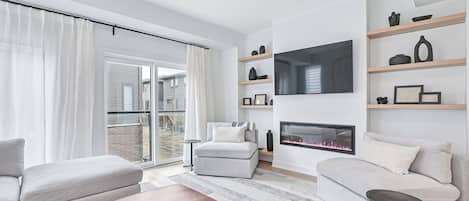 Smart TV, fireplace