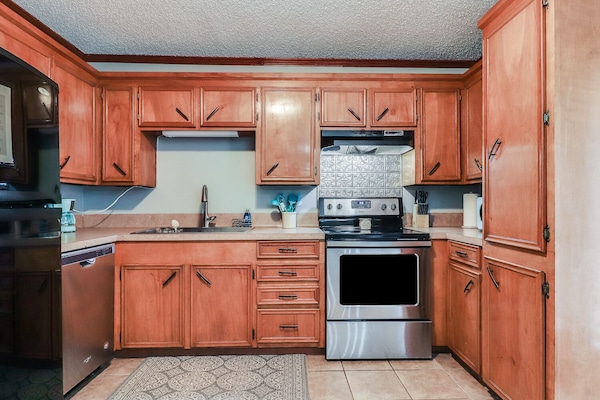 Frigorífic, microones, forn i placa de cuina