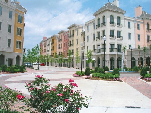 PALM SPRINGS- 2Master Suites, Style & Location! “No chores” at checkout!