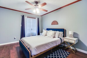 2 habitaciones, caja de seguridad en la habitación y escritorio 