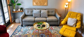 PALM SPRINGS- 2Master Suites, Style & Location! “No chores” at checkout!