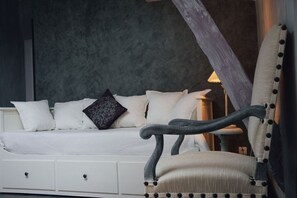 4 bedrooms, bed sheets