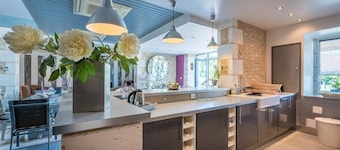 Jolie Gîte DE Charme EN Pierre Avec Piscine Chauffée Privée Pour 8 Personnes