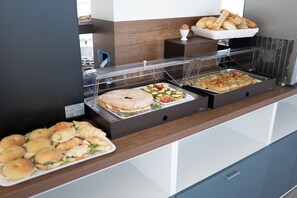 Desayuno continental incluido todos los días 