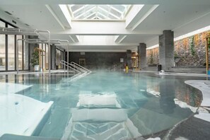 Indoor pool - Gu Er Gou Hot Spring Resort (Li County)