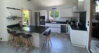 Grande Maison Familiale Avec Piscine Chauffée Dans un Écrin de Verdure