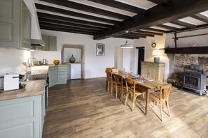 Dishwasher, cookware/dishes/utensils - Offrez-vous des Vacances Dans un Grand Domaine Privé Rien que Pour Vous! (Archignat)