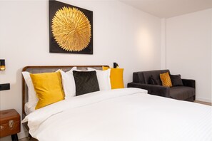 Apartamento superior, sacada, vista para a cidade | 1 quarto, individualmente decorados, individualmente mobiliados