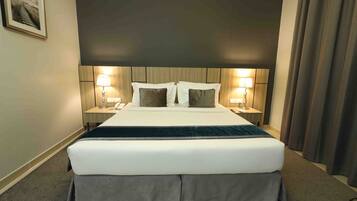 Dobbelt- eller tomannsrom – classic | Safe på rommet, skrivebord for bærbar PC og lydisolert