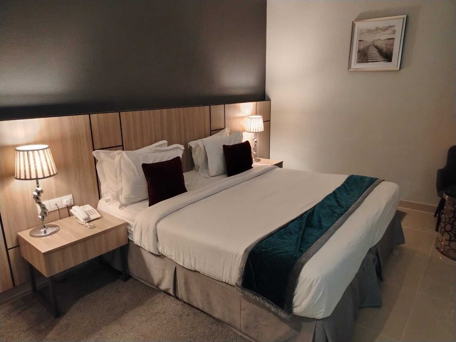 Classic Double or Twin Room | In-room safe, laptop workspace, soundproofing, iron/ironing board