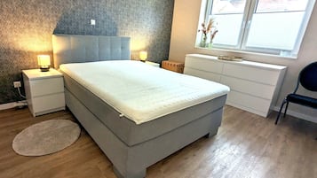 2 Schlafzimmer, Bügeleisen/Bügelbrett, Reisekinderbett, kostenloses WLAN