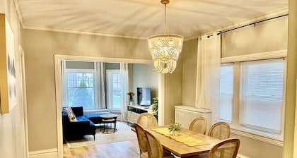 Lovely vintage Oak Park 3bd 1ba perfectly located Chicago loop & public transit