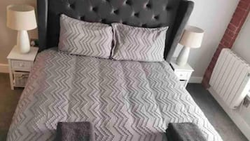 2 bedrooms, iron/ironing board, free WiFi, bed sheets
