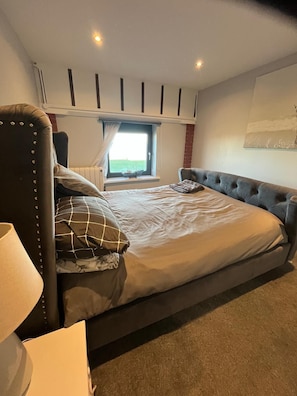 2 habitaciones, tabla de planchar con plancha y wifi gratis 