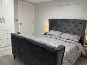 3 quartos, ferros/tábuas de passar roupa, Wi-Fi de cortesia